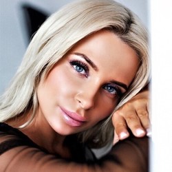Шлюха Милана 8862